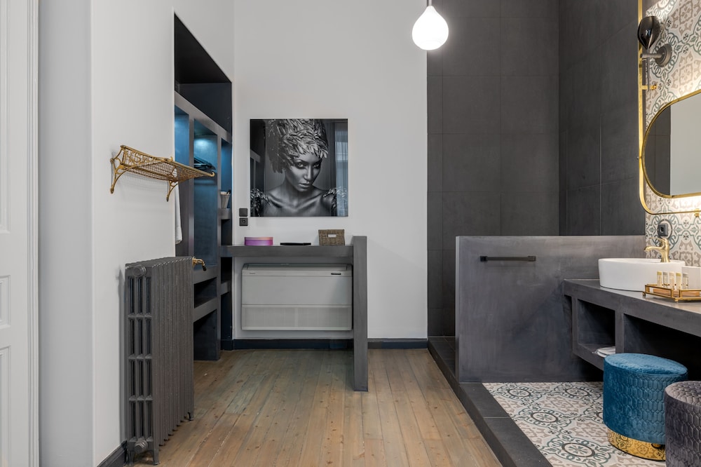 2Mazi Suites 46/47