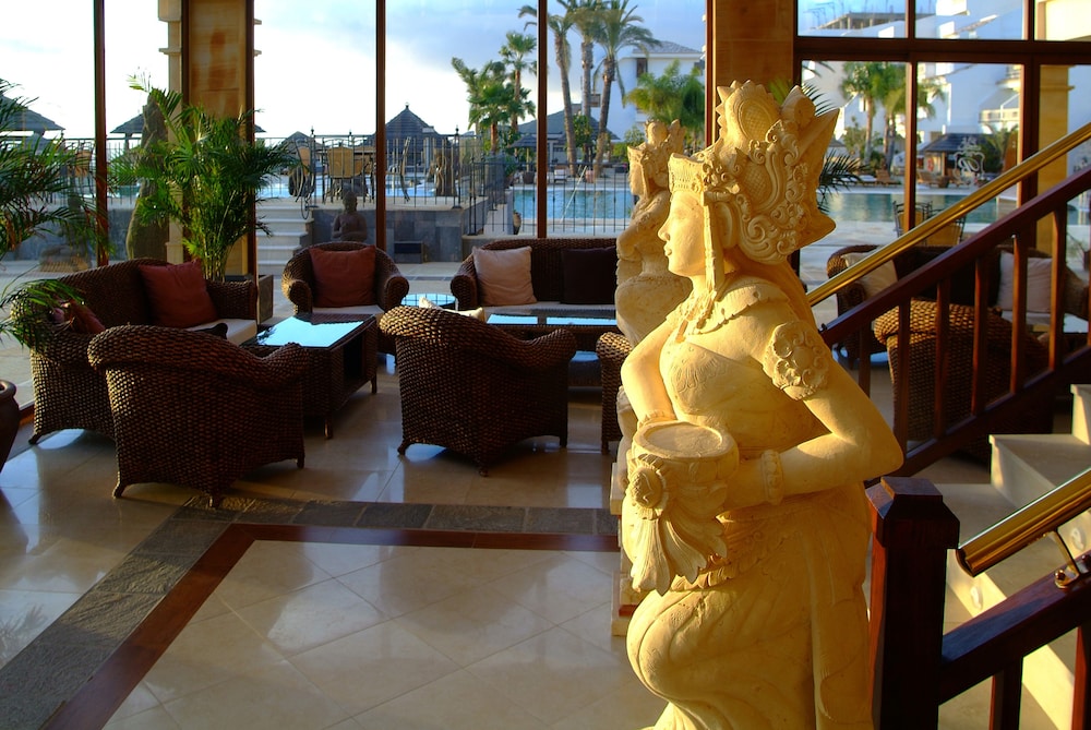 Regency Country Club Hotel 47/53