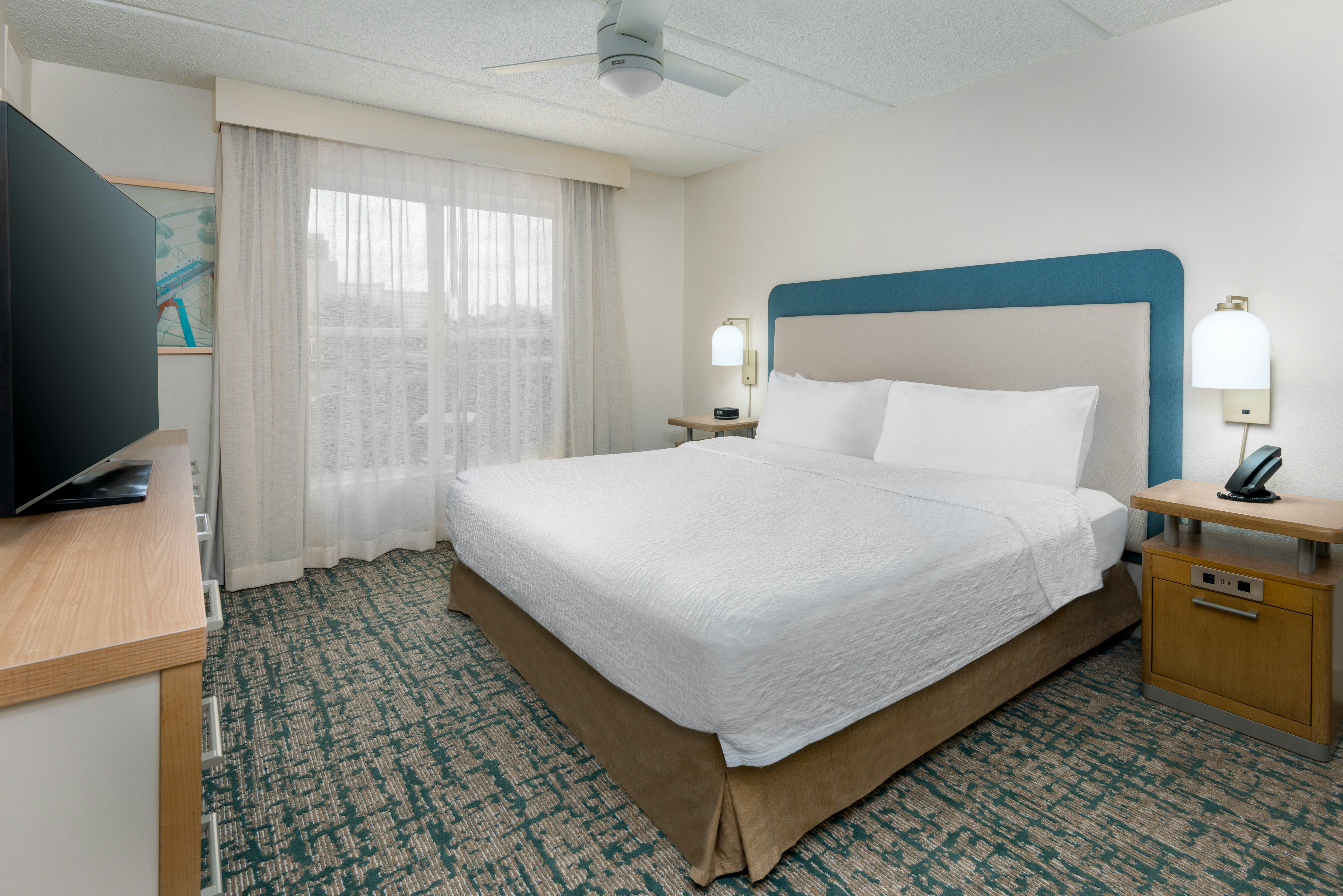 SUITE, KING BED, ACCESSIBLE