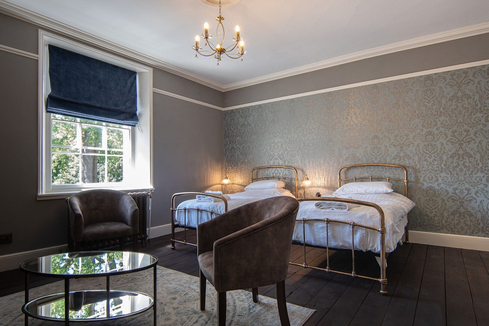 Alison House Hotel 30/50