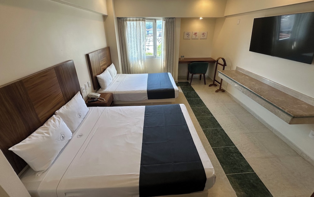 Real Del Sol Hotel 8/50