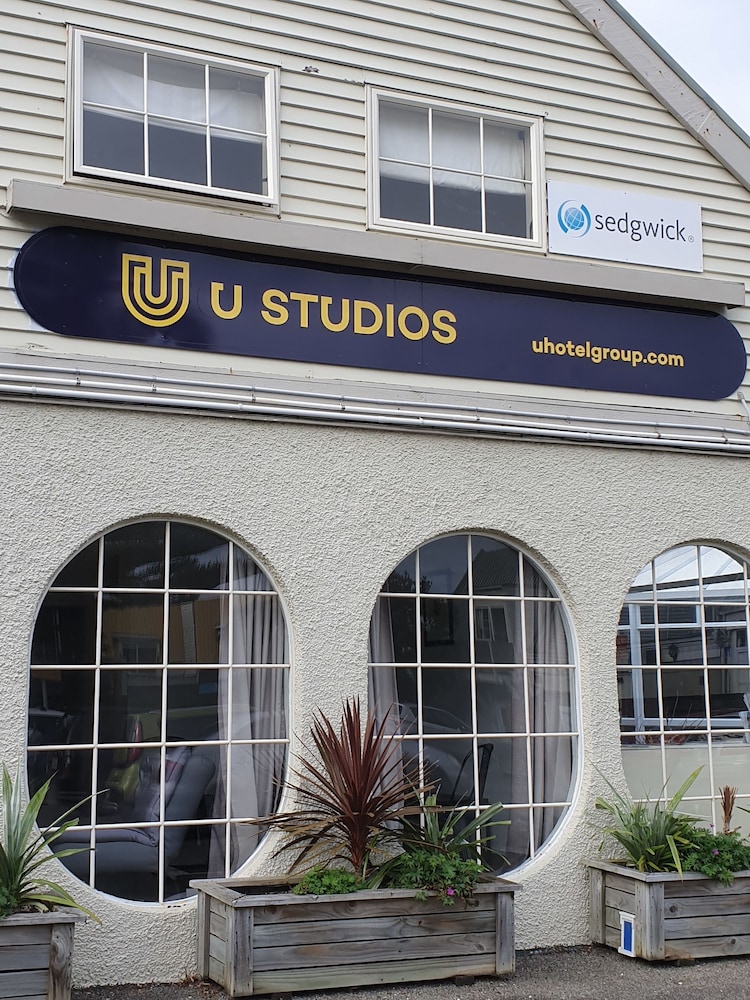 U Studios Paraparaumu, SureStay Collection by Best Western 1/46