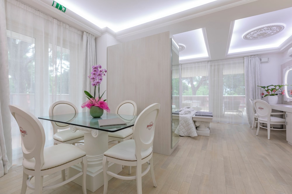 PARADISO HOTEL BOVELACCI 58/68