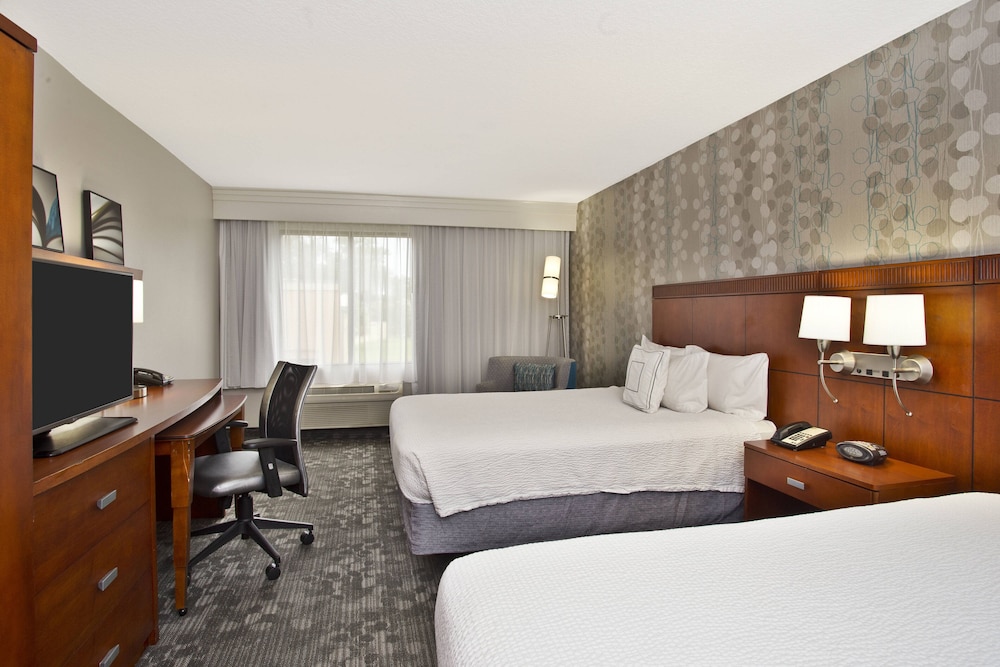 Courtyard By Marriott Gulfport Beachfront 11/45