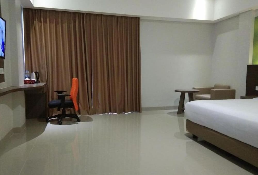 Emerald Hotel 12/59