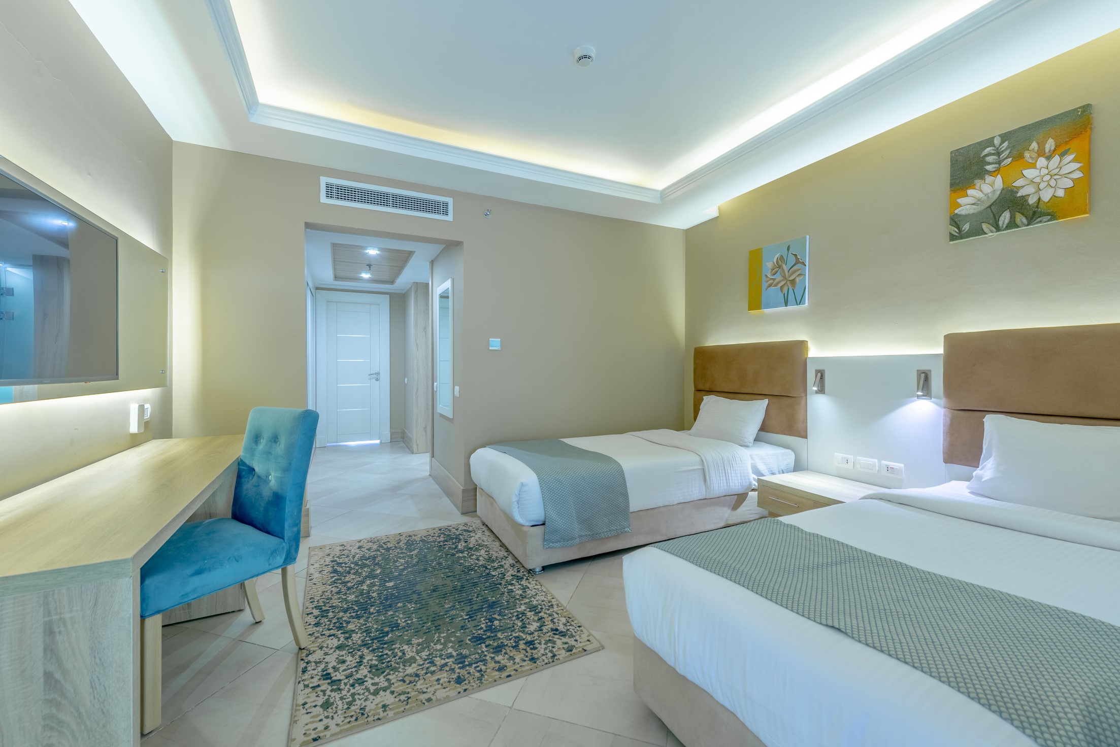 Family, Double or Twin Bed, Pool View, Hotel Titanic Royal 2/4