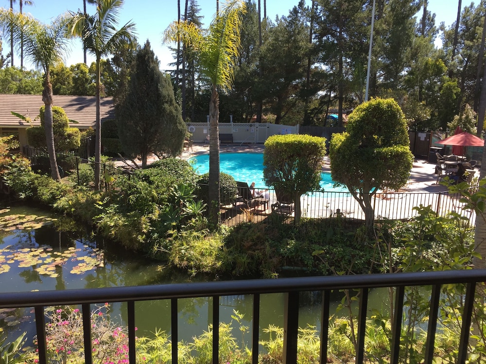 Ramada By Wyndham Santa Barbara 22/42