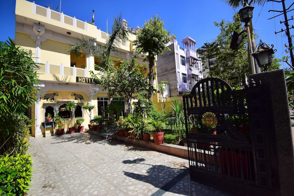 Bani Park Hotel photo1