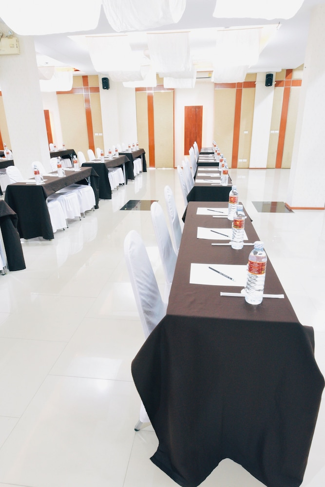 GLORY PLACE HUA HIN HOTEL 60/70