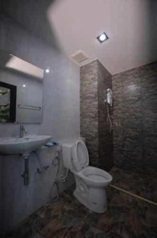 Sixty Six Place Hotel 41/42