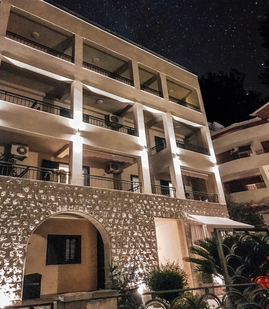Guest House Medin 1/50