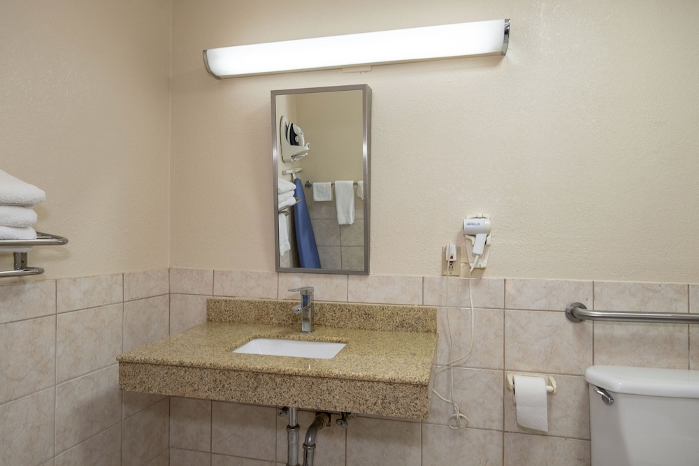 RED ROOF INN MUSCLE SHOALS 14/29