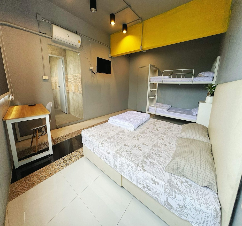 OYO 75465 Lucky Hostel (Huai Khwang) 15/30