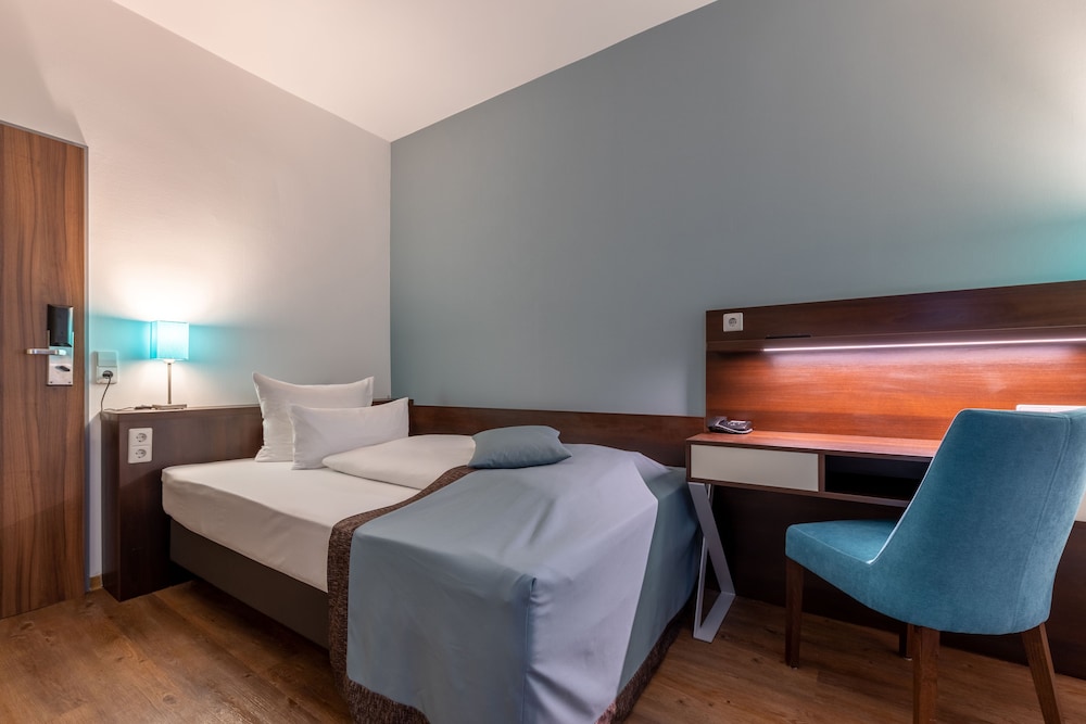 ROOM, SINGLE