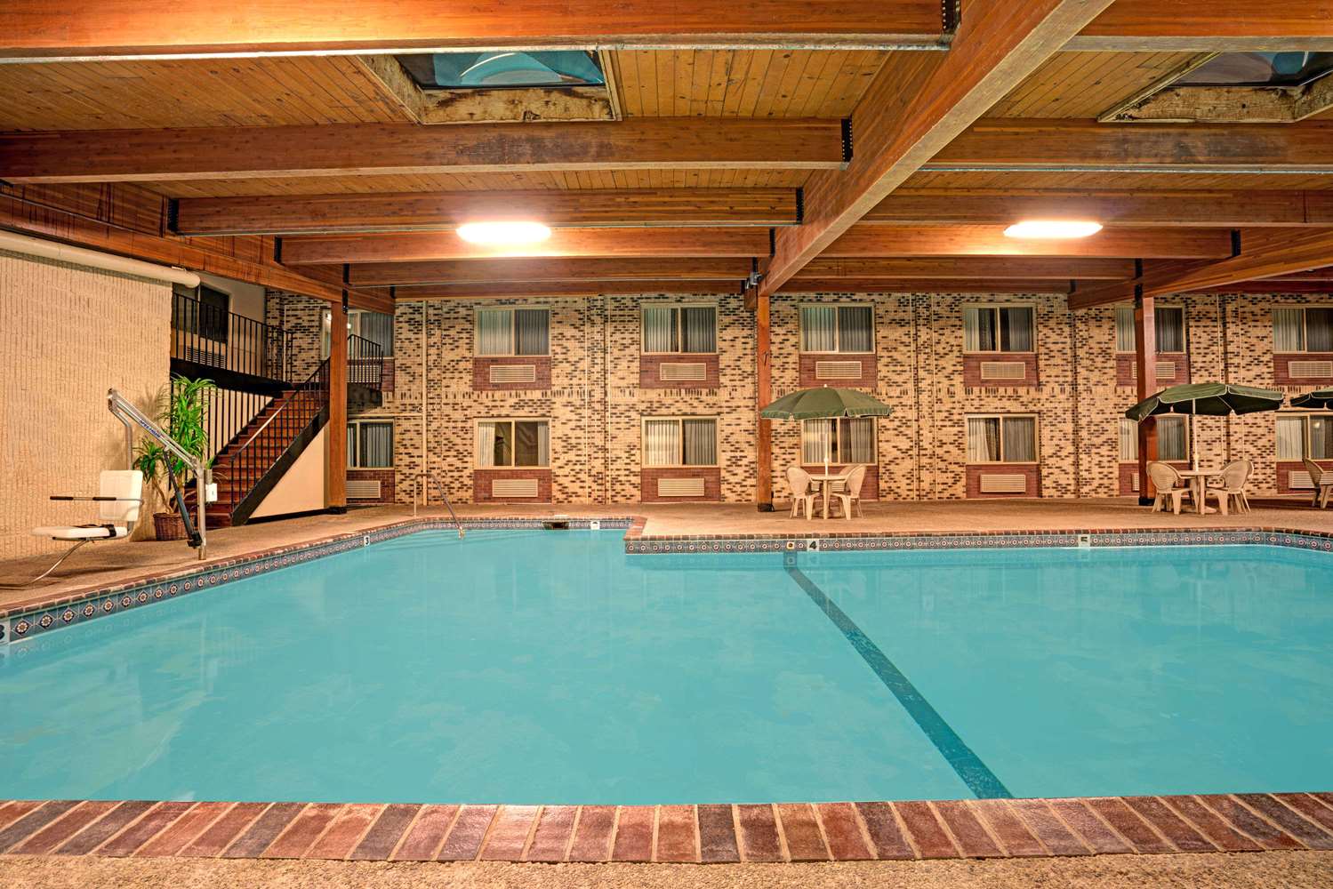 Super 8 By Wyndham Monticello 13/22