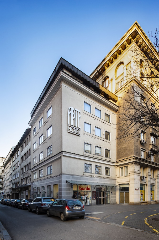 Arte Hotel 27/28