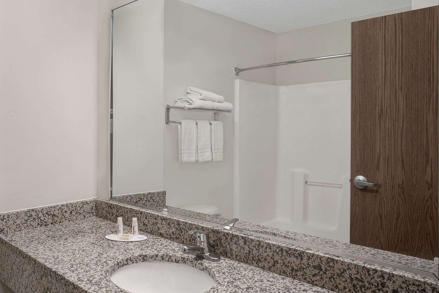 Days Inn by Wyndham Greensboro NC 16/18