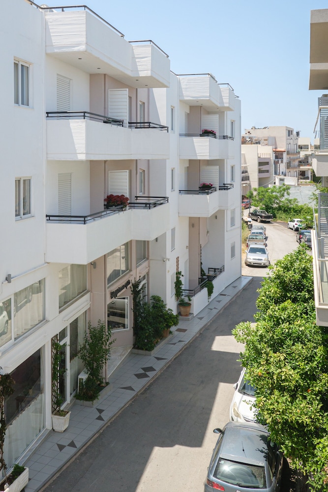 Happiness Apartments 4/75