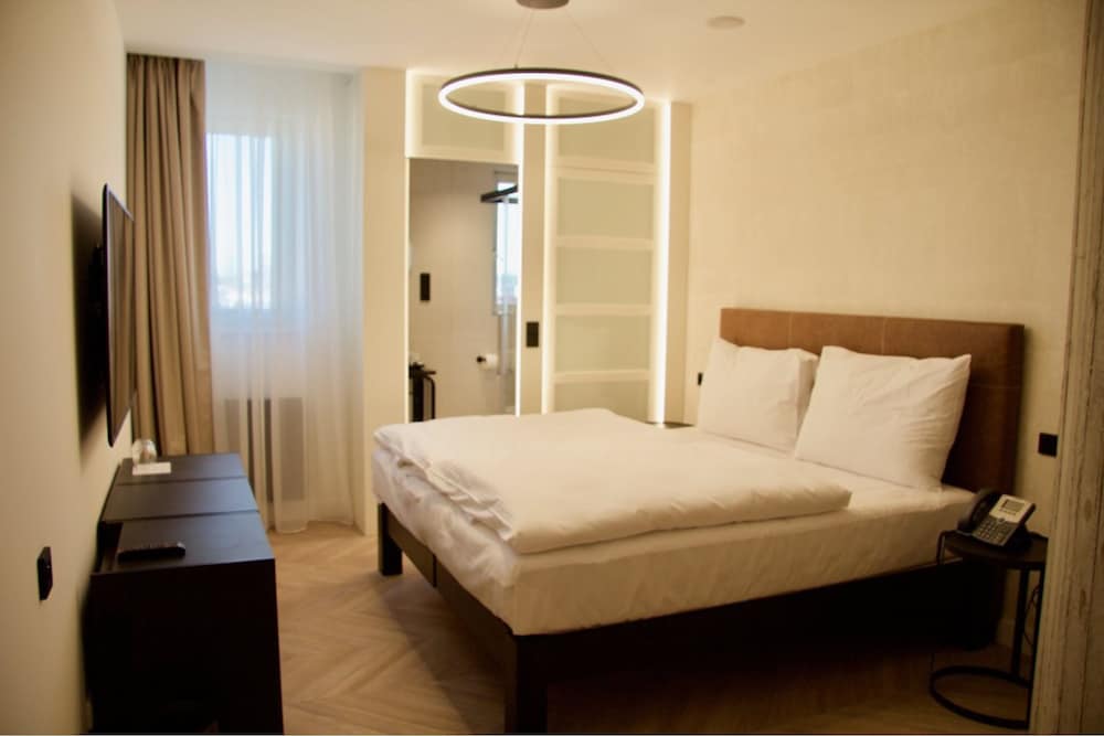 Red And Blue Design Hotel Prague 21/57
