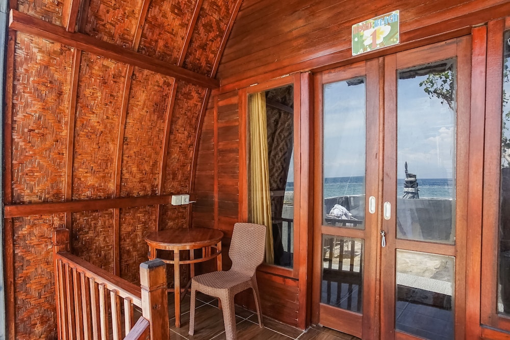 Road Beach Villa 27/53
