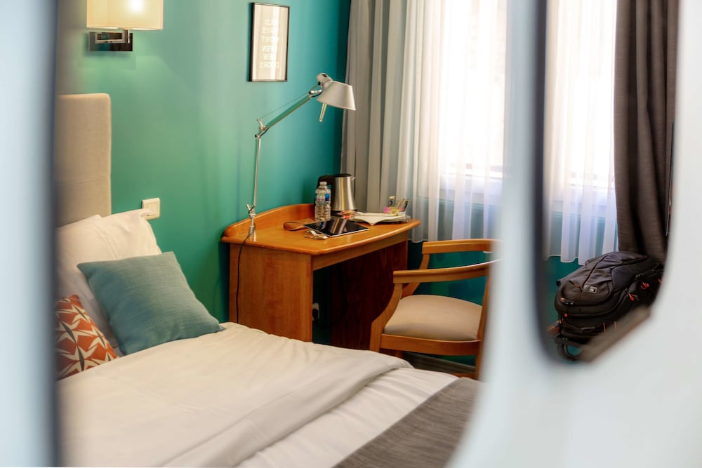 Hotel Kyriad Avignon Palais des Papes 35/73