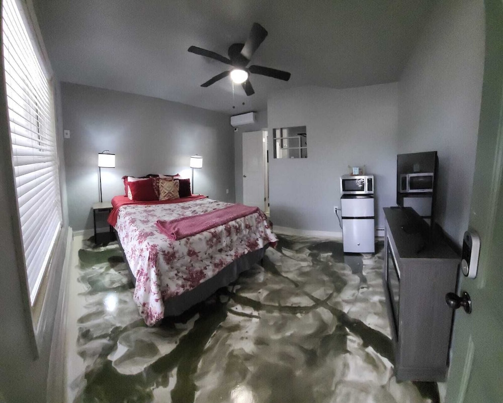 Shamrock Cove Inn 23/50