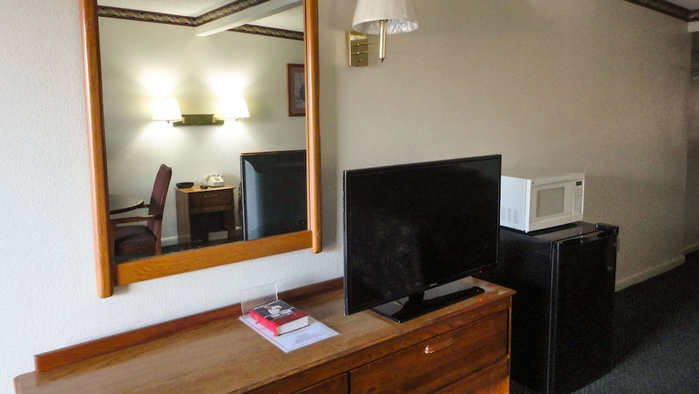 Budget Inn Franklinton 25/34