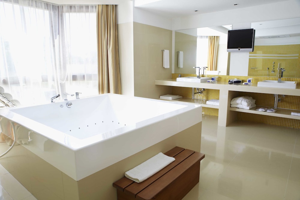 Dostyk Hotel 64/64