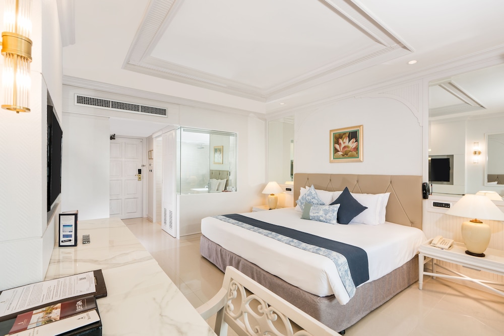 ROYAL CLIFF BEACH HOTEL 15/72