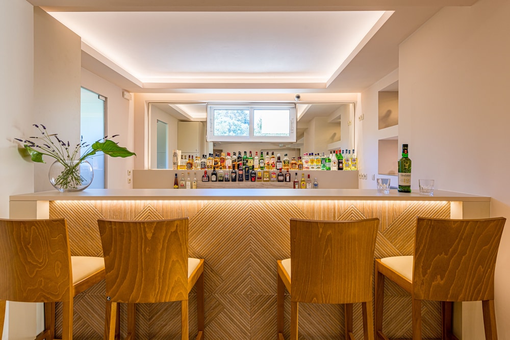Varres Hotel 32/50