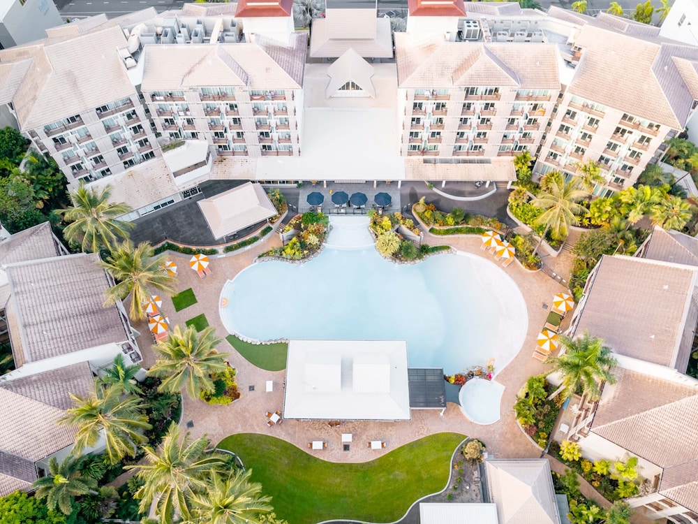 Novotel Cairns Oasis Resort 4/80