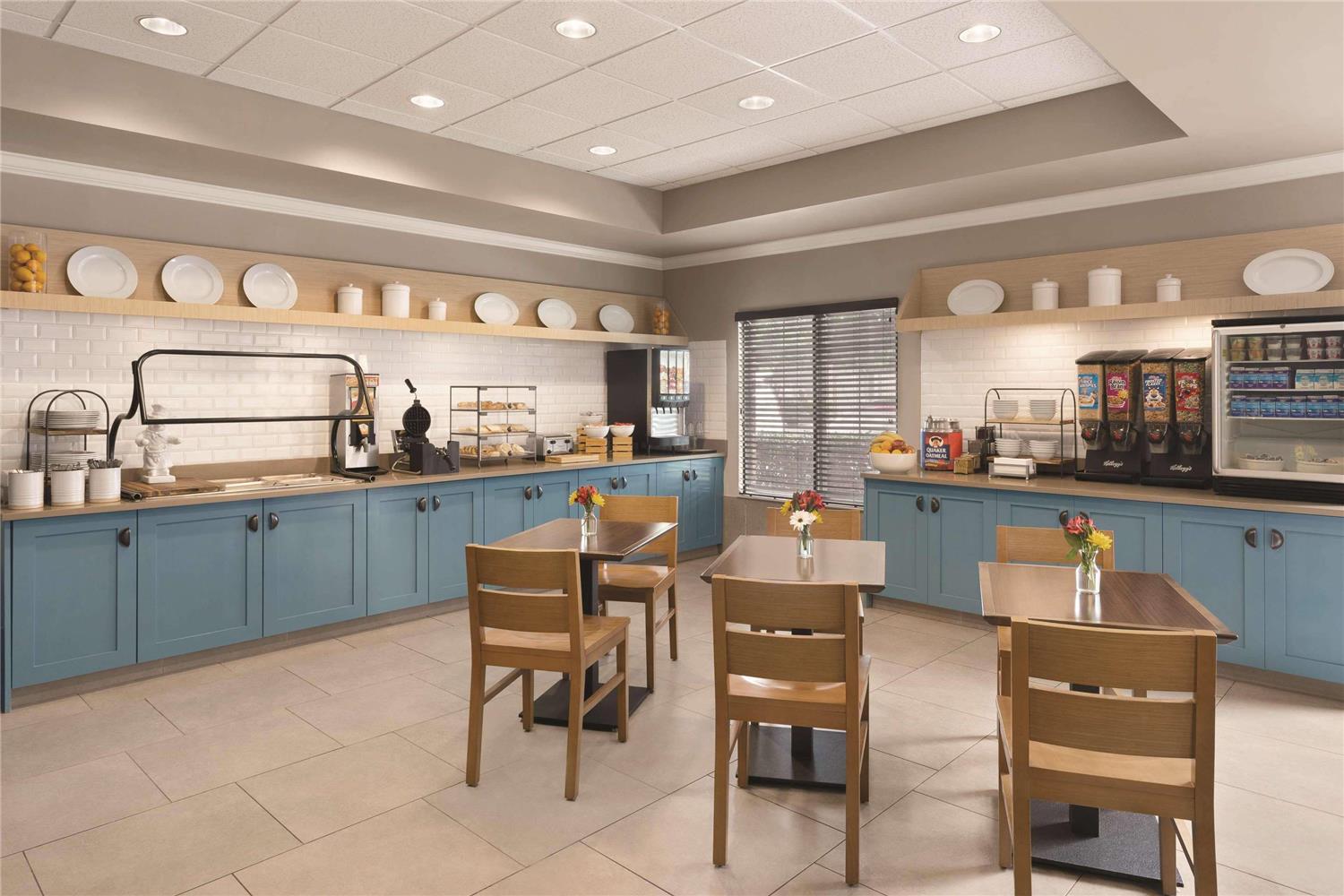 Country Inn & Suites By Radisson Raleigh-Durham Airport NC 8/15