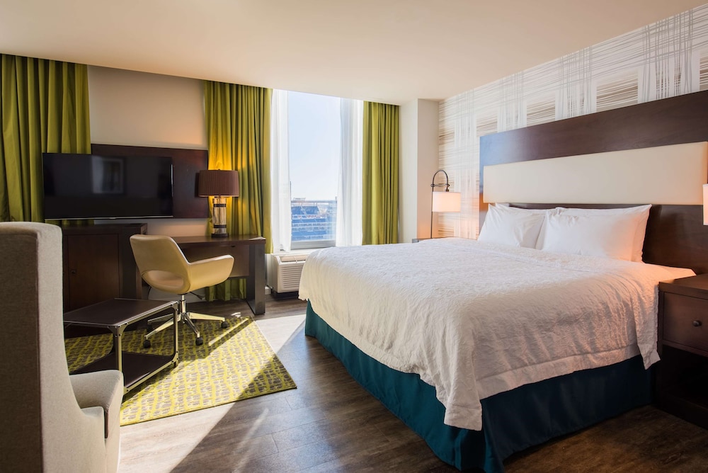 Hampton Inn and Suites Washington DC Navy Yard 18/55