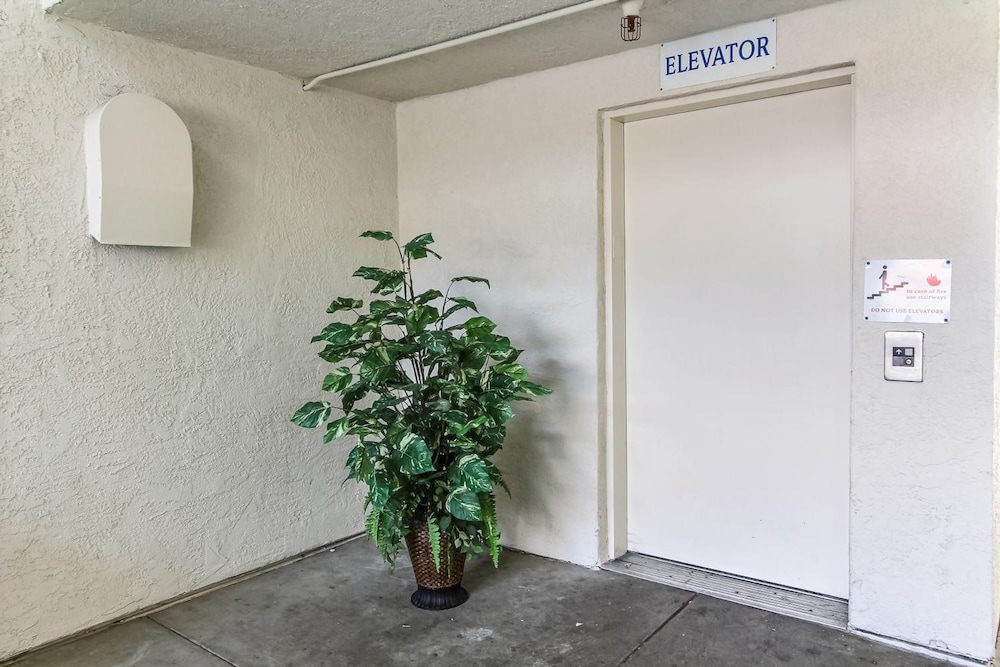 Motel6 Watsonville, CA - Monterey Area 55/64