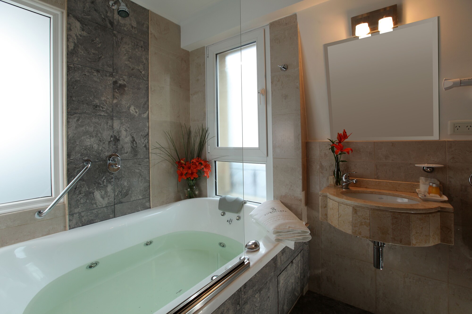 SUITE, DOUBLE BED