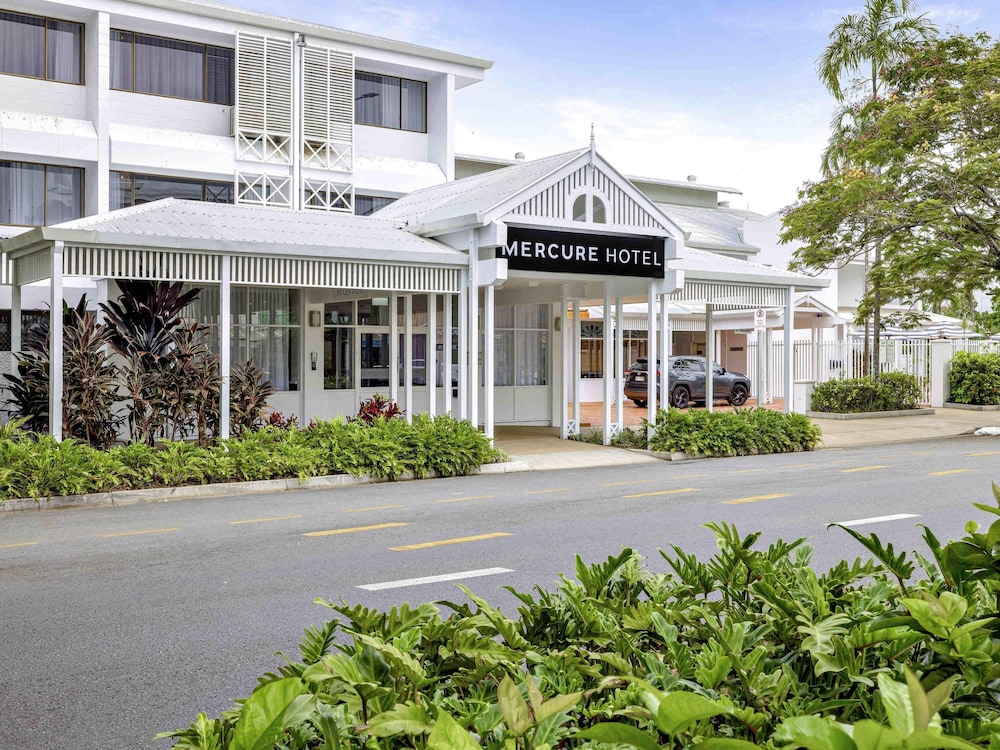 Mercure Cairns 2/64
