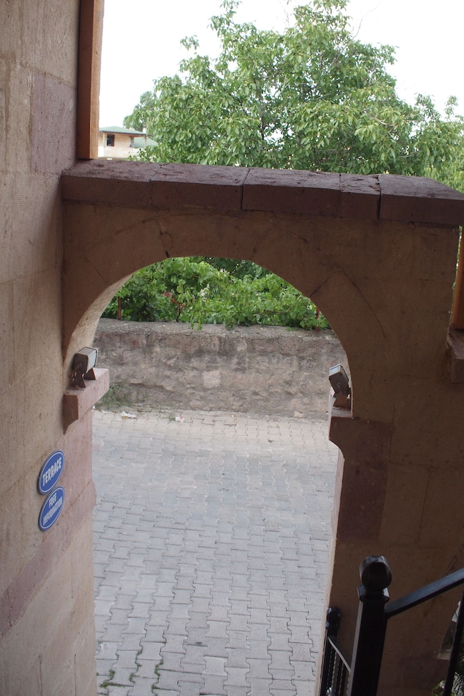 Emre's Stone House 29/50