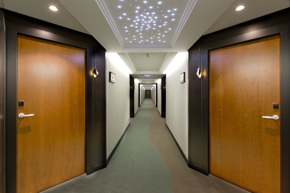 MIRAMAR CROUESTY HOTEL 30/66