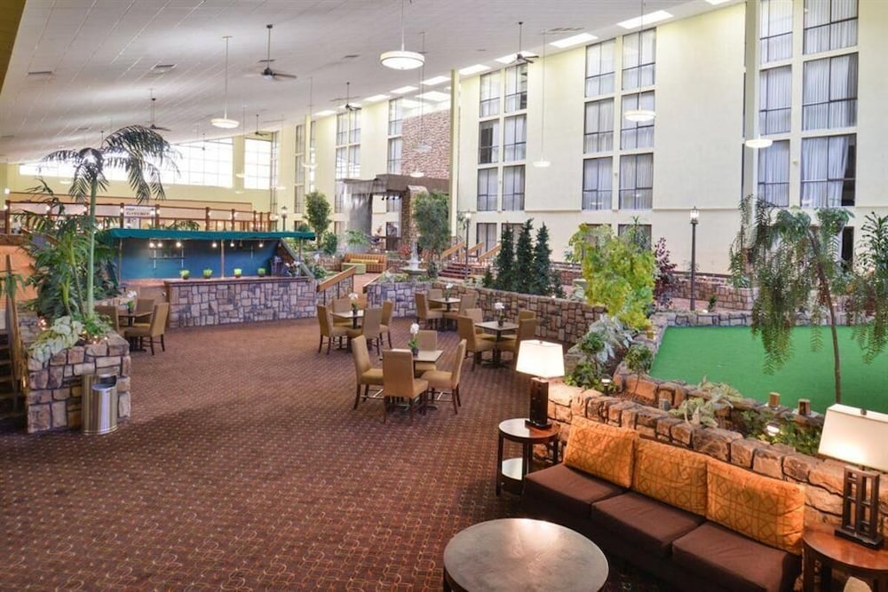 Ramada Plaza by Wyndham Sheridan Hotel and Convention Center 25/50