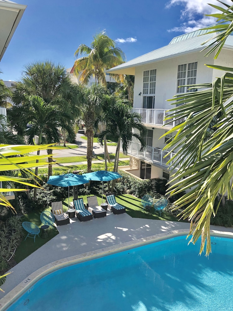 Coral Reef Suites 62/75