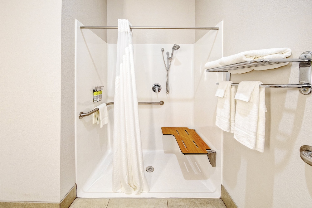 Holiday Inn Express Hotel Suites Clarksville 18/61
