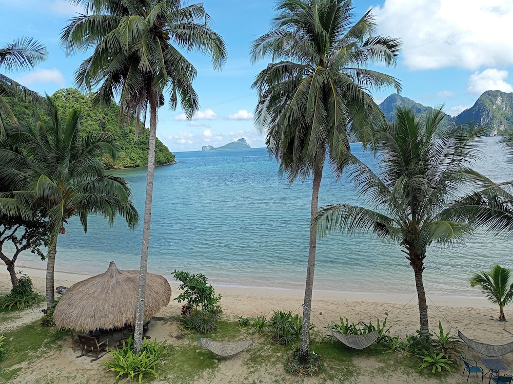 Las Cabanas Beach Resort 57/65