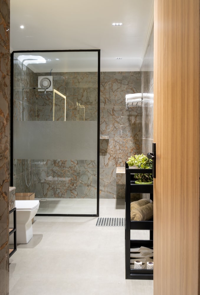 Alpine Hotel and Villas 3/22