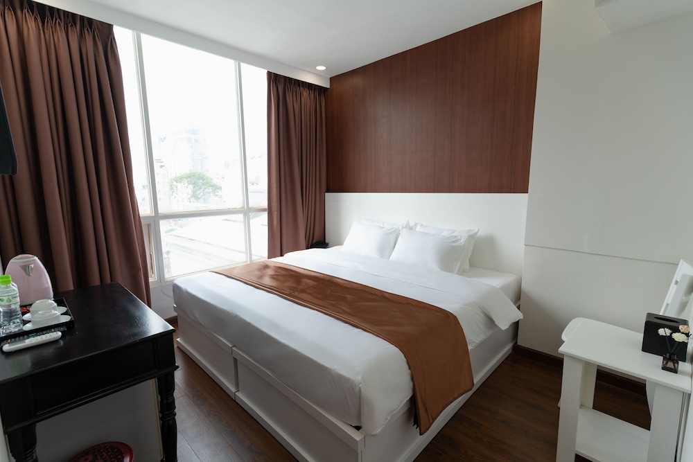 Queen Central Hotel 40/60