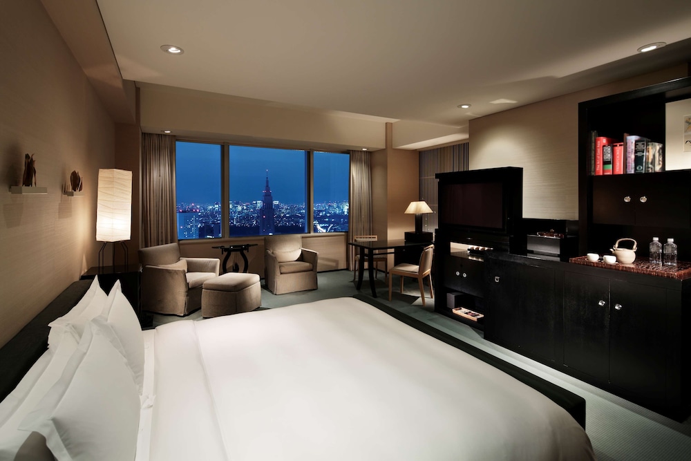 ROOM, KING BED, CITY VIEW