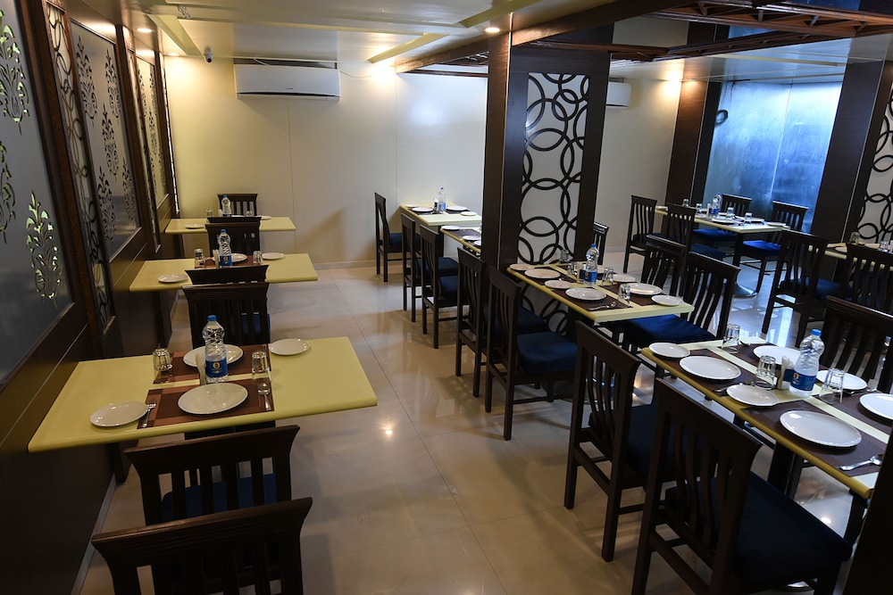 Kyriad Hotel Pimpri (ex Hotel Kundan Palace) 23/28