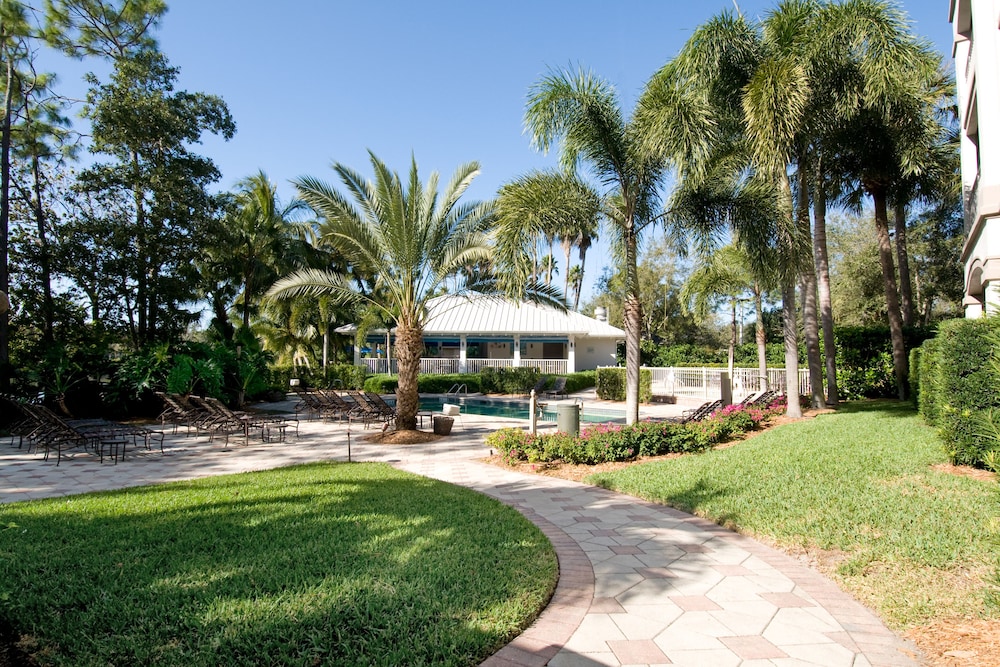 Trianon Bonita Bay Hotel 30/35
