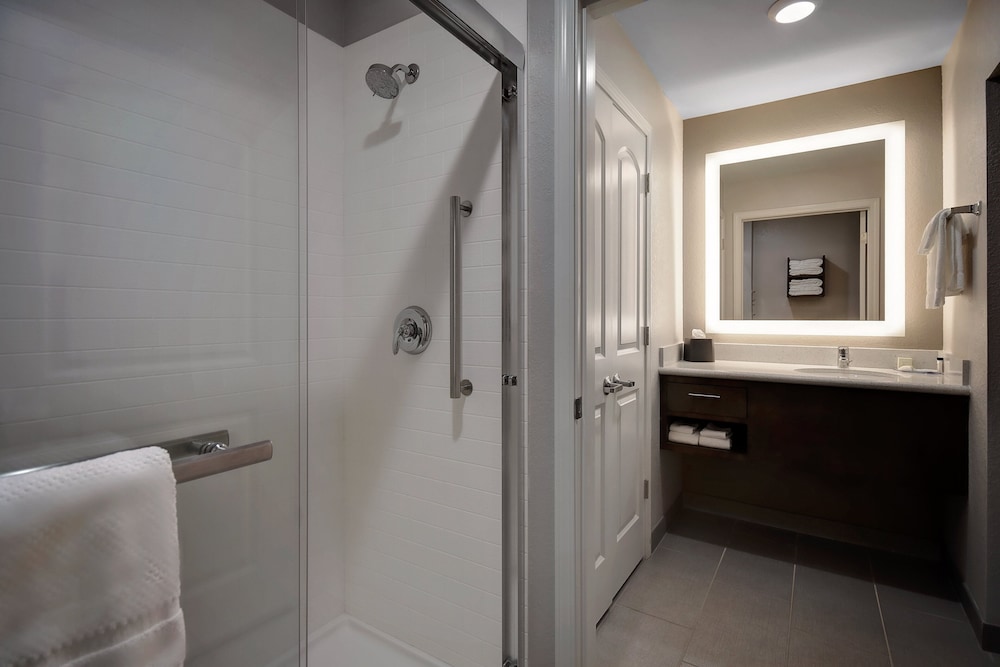 Staybridge Suites Holland 12/64