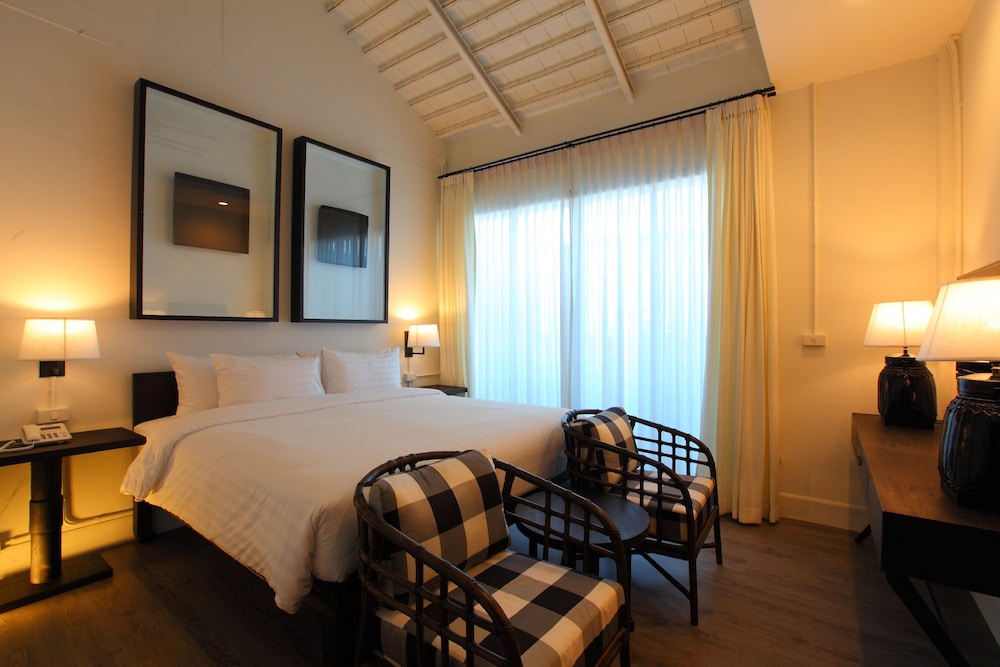 99 the Gallery Hotel 34/77