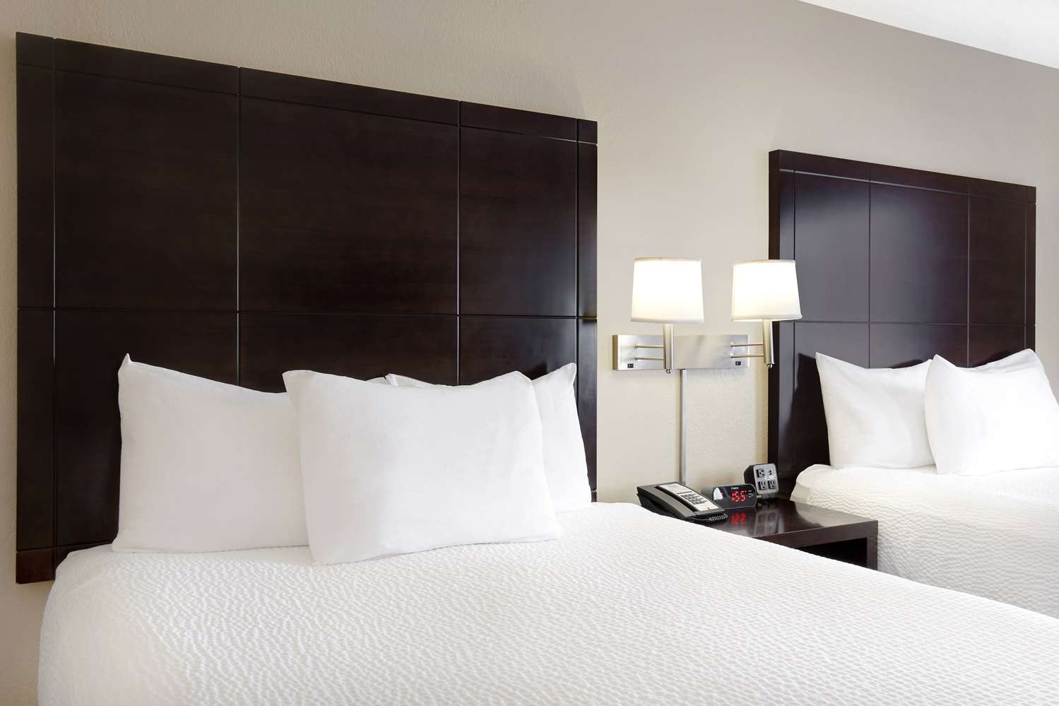Days Inn By Wyndham Medicine Hat 15/38